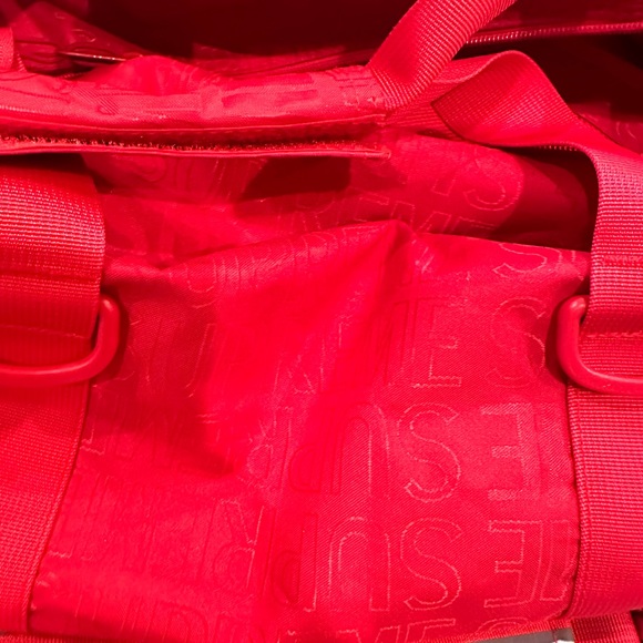 SUPREME Red Cordura Nylon Jacquard Logo Duffle Bag SS19 Collection NWT - Picture 10 of 11